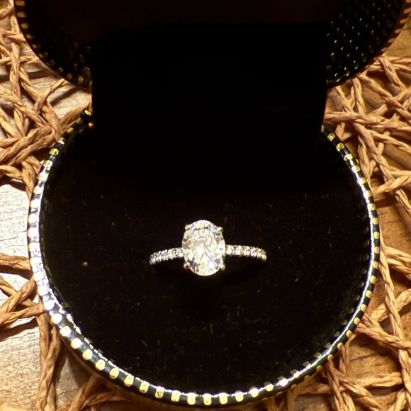 White gold 2ct moissanite engagement ring - Picture 2 of 9